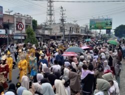 Ribuan Warga Matang Geulumpang Dua Bireuen Antusias Nonton Karnaval HUT Ke- 79