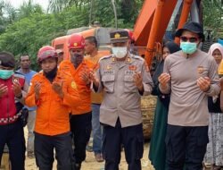 Kapolres Bireuen Pimpin Pencarian Korban Tertimbun Longsor Sampah di TPA Peudada