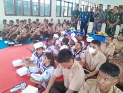 Rayakan HUT TNI AL ke 79 Lanal Timika Bagi Makan Gratis Untuk 250 Siswa TK dan SMA