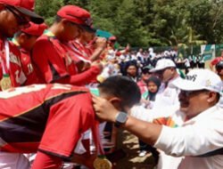 Di PON XXI Aceh-Sumut 2024, Pj. Gubernur Aceh Kalungkan Medali Empat Cabor Dalam Sehari