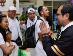 Plh Sekda Aceh Tinjau Kepulangan Kontingen PON XXI Aceh-Sumut Di Bandara Sultan Iskandar Muda Blang Bintang