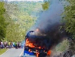 Satu Unit Mobil Jenis Bus Terbakar Dijalan Nunmafo Kecamatan Insana NTT