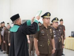 Kajari Bireuen Lantik Kepala Seksi Intelijen.