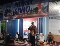 Diguyur Hujan Lebat, Simpatisan dan Warga Tetap Antusias Ikuti Kampanye, Cabup Kobar Rahmat Hidayat.