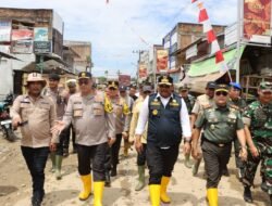 Kapolda Aceh Tinjau Lokasi Banjir di Tamiang