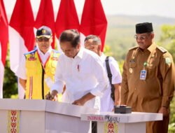 Presiden Jokowi Resmikan 24 Ruas Jalan dan 1 Jembatan di 14 Kabupaten/Kota di Aceh.