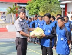 Lapas Tanjung Bagikan Perlengkapan Mandi Untuk Warga Binaan Pemasyarakatan.