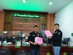 JAKSA LIMPAHKAN BERKAS PERKARA TIPIKOR PNPM GANDAPURA.