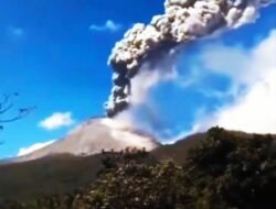 2.472 Orang  Jumlah Pengungsi Akibat Bencana Erupsi Gunung Lewotobi Laki laki di Flores NTT.