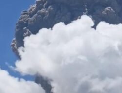 Gunung Lewotobi Laki-Laki di Flores Timur NTT Kembali Meletus