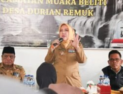 Bupati Musi Rawas Hj. Ratna Machmud serahkan Bantuan CSR 1 Unit Trafo 50 KVA dari PT