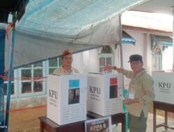 Sekda Bartim Gunakan Hak Pilihnya Di TPS 05