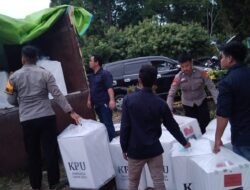 Rapat Pleno Kecamatan Rampung, Polres Musi Rawas Kawal dan Amankan Pemulangan Logistik ke Gudang KPU Musi Rawas