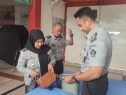 Mencegah Barang Terlarang Masuk, Tanpa Terkecuali Pegawai Lapas Tanjung Digeledah