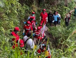 Aparat Gabungan TNI-Polri Evakuasi Jenazah KKB di Puncak Jaya