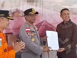 PJ. Bupati Mimika Hibahkan Kendaraan Kepada Polres Mimika Polda Papua dan Kantor Sar Timika