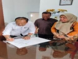 PTPN IV Reg 2 Kebun Marjandi Kucurkan  Dana TJSL Untuk Pembangunan Kamar Mandi Kantor Camat Panombeian Panei