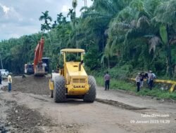 Atasi Kemacetan PT. Takabeya Turunkan Excapator, Jalan Lintas Bireuen-Takengon Mulai Normal