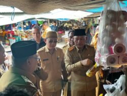 Hari Pertama Kerja Wakil Gubernur H Sarbin Sehe Tinjau Harga Bahan Pokok Di Pasar Galala”.