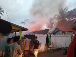 Tiga Rumah dan Sepeda Motor Milik Warga Di Tualang Baro Terbakar