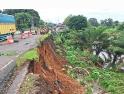 Hindari Longsor di Pasar Muara Beliti Kapolres Musi Rawas : Mengalihkan Kendaraan Berkapasitas Besar.