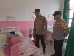 Kapolresta Tidore Bersama Walikota Tidore Kepulauan Kunjungi Bhayangkari Yang Sakit Di Puskesmas Galala Sofifi