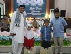 Bupati Bartim M.Yamin dan Wakil Bupati Adi Mula Nakalelu, menyerahkan Bantuan Sembako Pada Anak Yatim