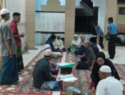 Masyarakat Desa Cot Tarom Tunong Bireuen Mulai Menunaikan Zakat Fitrah