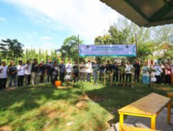 Sambut Hari Bumi, UIN Ar-Raniry Aceh Tanam Ratusan Pohon Matoa di Halaman Gedung LP2M Kampus