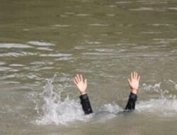 Dikabarkan Seorang Wanita Melompat Ke Sungai Tamiang