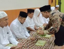 Jelang Keberangkatan Ibadah Haji, 13 Orang Keluarga Besar Kemenag Aceh Tamiang Di Peusijuk
