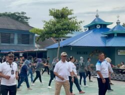WUJUDKAN LINGKUNGAN SEHAT DAN PRODUKTIF : PEGAWAI DAN WARGA BINAAN LAPAS LABUHAN RUKU GELAR SENAM BERSAMA.
