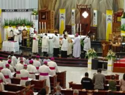 Pentahbisan Uskup Timika Mgr. Bernardus Bofiwos Baru, OSA Rangkai Janji Suci Dibawah Naungan Iman.