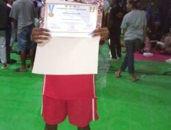 Kornelius Putra Suku Kamoro dari Nawaripi Pemenang Tinju Amatir Bupati Cup Tingkat Kabupaten.