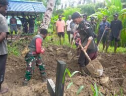 BENTUK KEPEDULIAN, PERSONEL SATGAS TMMD 124 KODIM 1710/MIMIKA BANTU WARGA GALI KUBUR