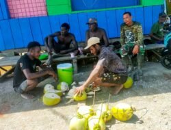 Semangat dan Keakraban: Warga Menyambut Hangat Tim Satgas TMMD dengan Kelapa Muda