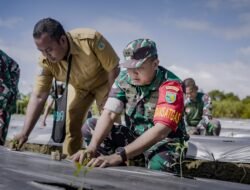 Satgas TMMD Ke-124 Kodim 1710/Mimika Wujudkan Dukungan untuk Ketahanan Pangan: Tanam Semangka dan Kacang Tanah