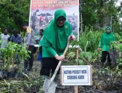Menyatu dengan Alam, Satgas TMMD Tanam Pohon di Kampung Pigapu