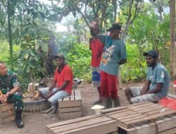 Dansatgas TMMD Bercengkrama dengan Warga di Lokasi TMMD, Jalin Keakraban dan Tingkatkan Semangat Gotong Royong