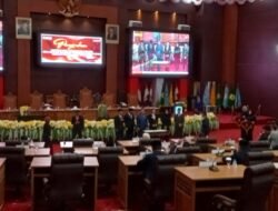 Rapat Paripurna Agenda Penyerahan Laporan Hasil Pemeriksaan ( LHP ) BPK Atas Laporan Keuangan Pemerintah Daerah ( LKPD