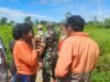 Babinpotdirga Lanud Yku, Dampingi Anggot DPRD Mimika Melaksanakan Peninjauan Saluran Air.