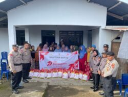 Menyambut HUT Bhayangkara ke 79 Polsek Oba Utara Bagi Bingkisan Sembako.
