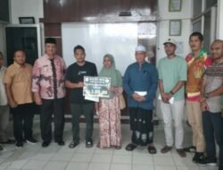 Bupati Armia Serahkan Bantuan Korban Kebakaran Tualang Cut