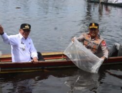 Pemkab Bartim, Bersama Polres Lepas 40 Ribu Ekor Benih Ikan Di Danau Dayu