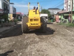 Dinas PUPR Aceh Tamiang Perbaiki Jalan Rusak Dan Berlubang