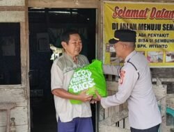 Polsek Pangkalan Banteng Polres Kotawaringin Barat Terus Salurkan Bansos