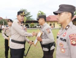 Kapolres Musi Rawas Anugerahkan Piagam Penghargaan Empat Personel Berprestasi