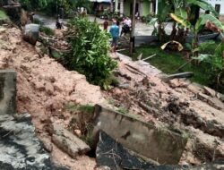 Hujan Deras di Aceh Tamiang, Sebabkan Talud di Rumah Warga Roboh