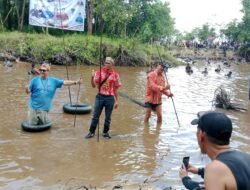 Pj.Sekda Bartim Misnohartaku ,membuka Festival Nariuk ke-5 di Pulau Patai, Kecamatan Dusun Timur ,