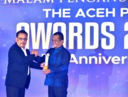 Wabup Aceh Tamiang Terima Anugerah The Aceh Post Awards 2025